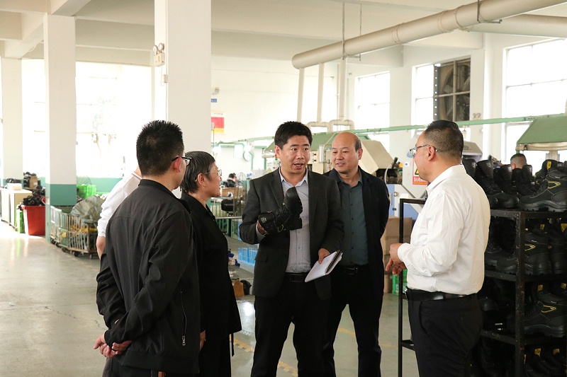 資訊|臨沂市商務局黨組成員、副局長莊金才一行蒞臨百華鞋業(yè)調研指導
